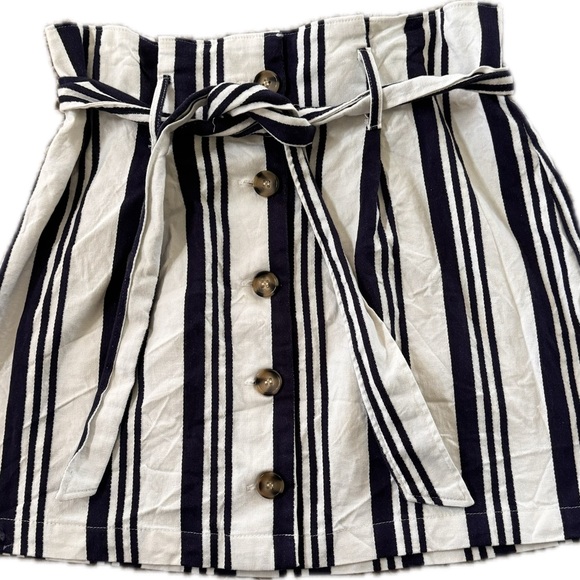 Forever 21 Dresses & Skirts - Woman’s mini skirt